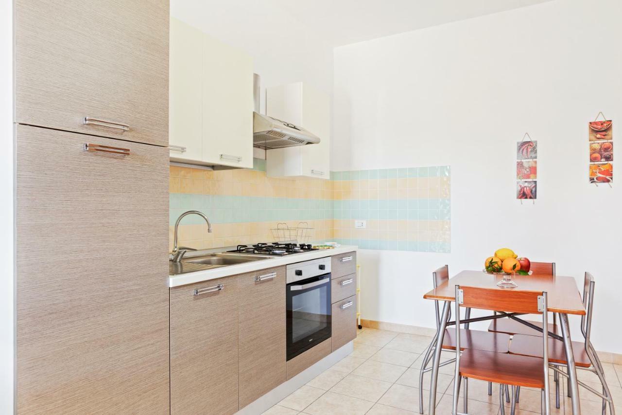 Focallo Seaside Holiday Flat Санта Мария дел Фокало Екстериор снимка