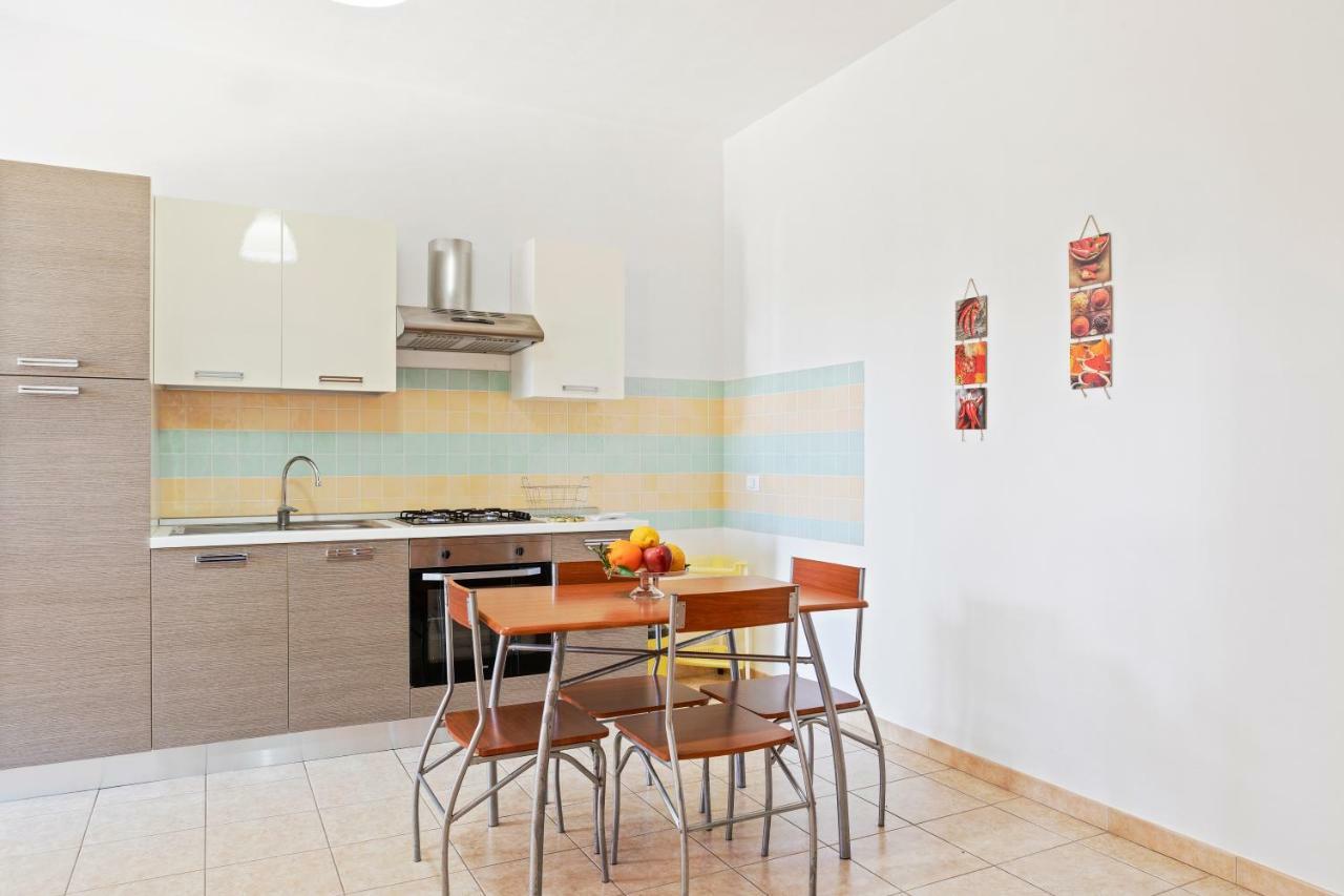 Focallo Seaside Holiday Flat Санта Мария дел Фокало Екстериор снимка