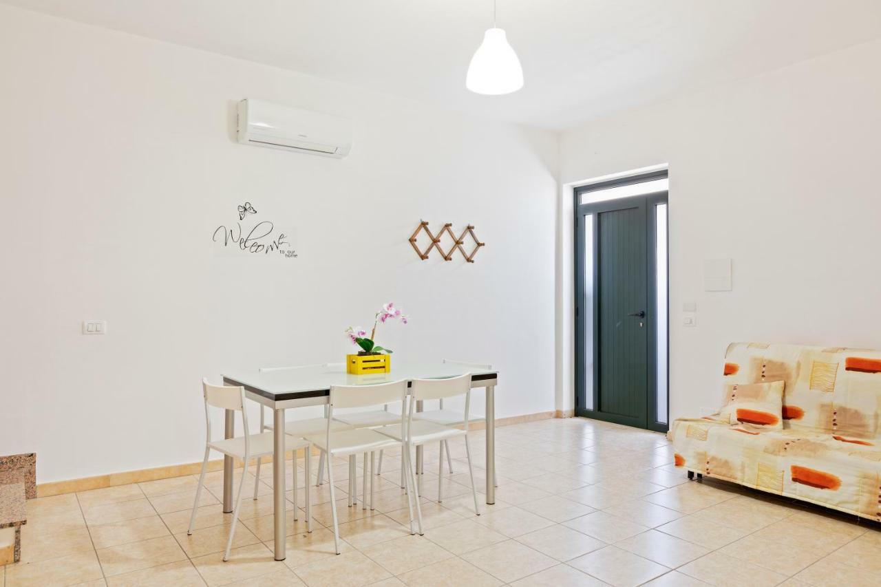Focallo Seaside Holiday Flat Санта Мария дел Фокало Екстериор снимка